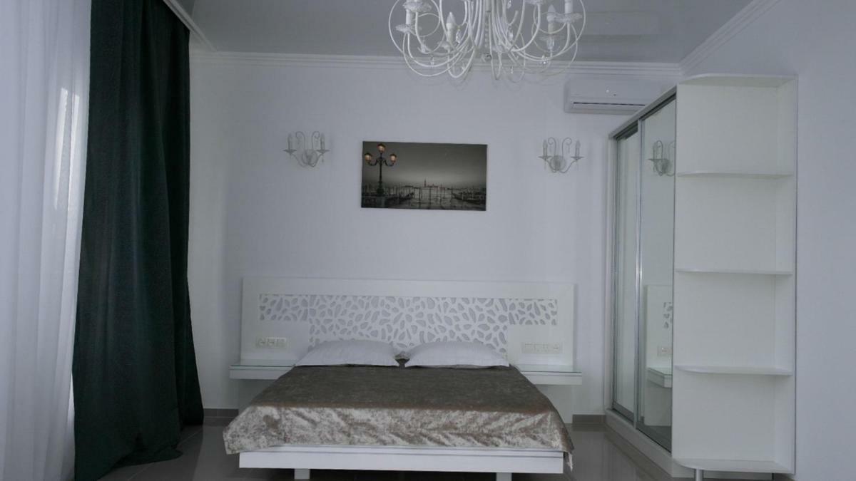Мини-Отель Фаворит Апартаменты Satoka Exterior foto